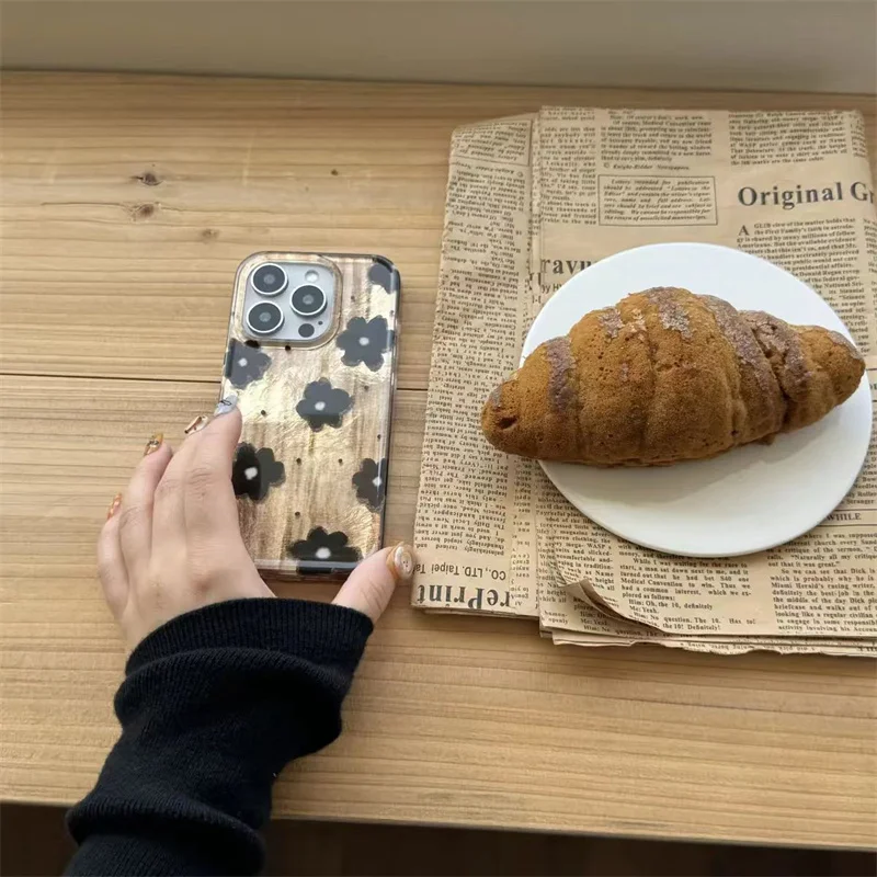 Retro Brown Black Spots Flower - đánh giá và giá Phone Cases Brown